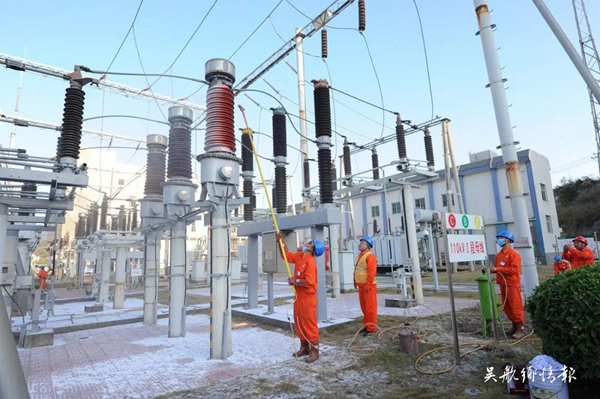 長樂供電公司在全省率先開展變電站帶電清洗工作