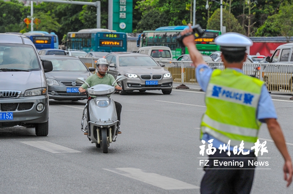 電動車闖行幾乎1分鐘查糾1起　交警開展專項整治