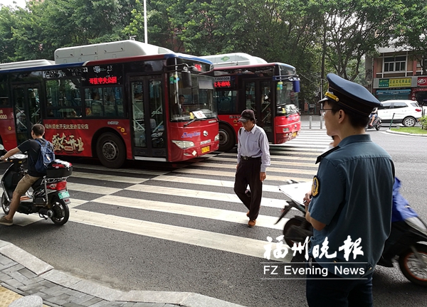 福州推進公交車斑馬線禮讓　督察組守無探頭路口