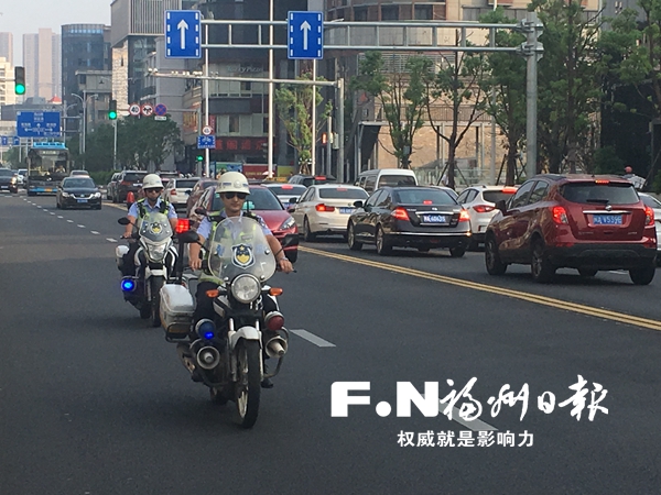 福州非機(jī)動(dòng)車交通違法整治再升級(jí) 路口查處加騎警巡查