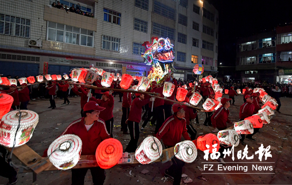 30國(guó)華人華僑昨夜共舞“海絲龍”