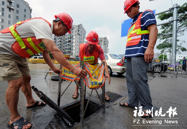 榕消納雨水有妙招 持續(xù)大雨主要道路未現(xiàn)明顯積水