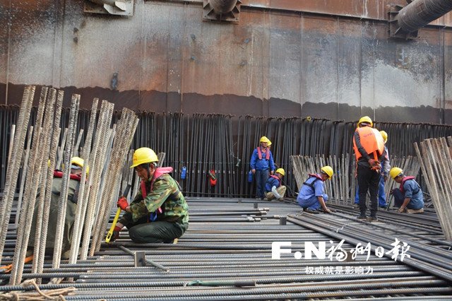 新建福廈鐵路烏龍江特大橋國慶不停工