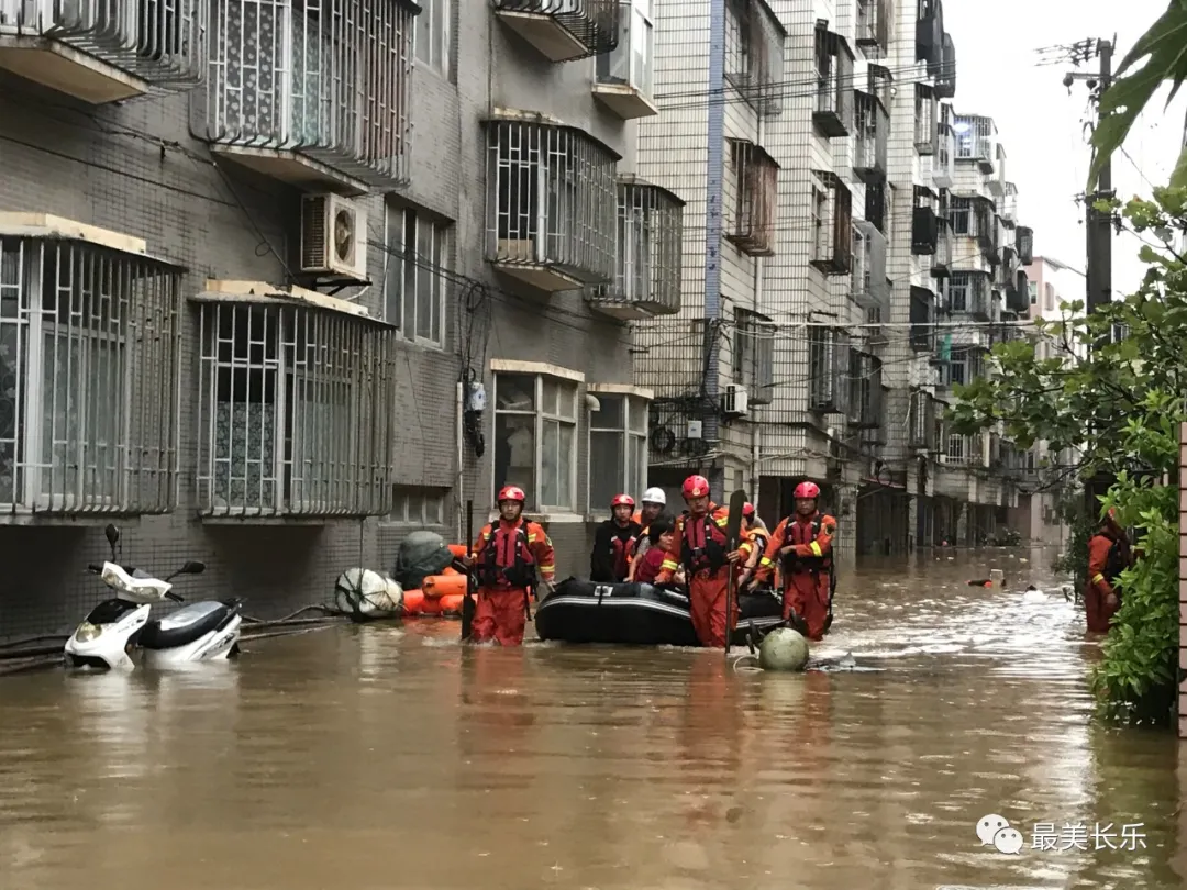 暴雨中，他們是最美的身影,！