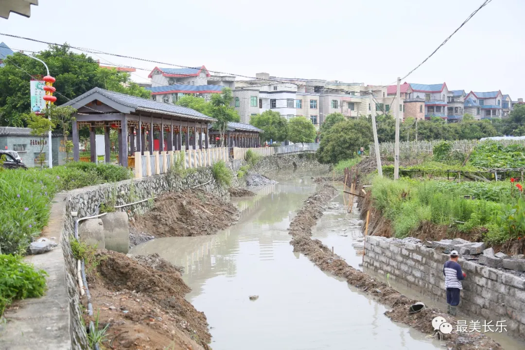 黃石村護(hù)坡及木棧道建設(shè)工程計(jì)劃9月前完工