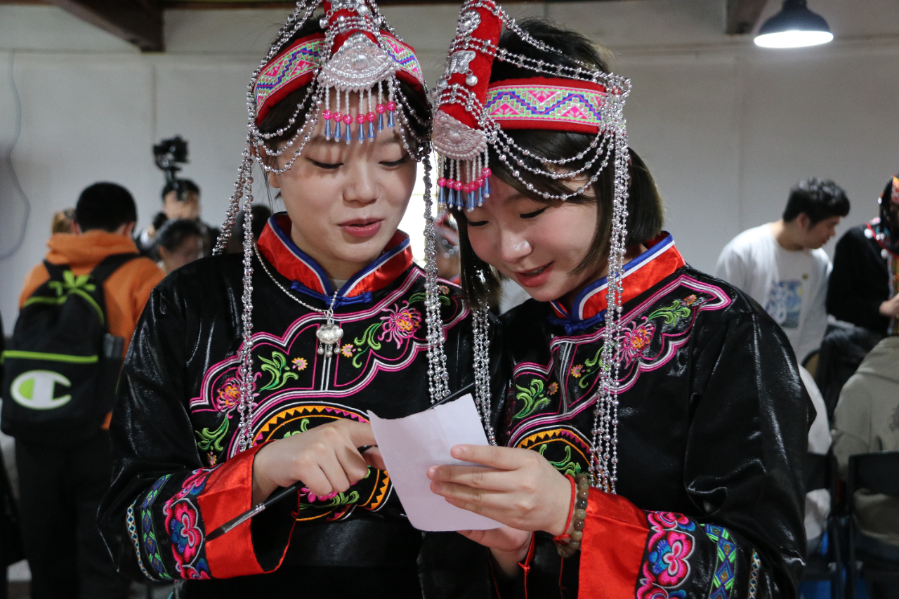 剪紙、繪畫(huà),、打鼓板……這個(gè)藏在僑鄉(xiāng)的神秘村落好熱鬧,！