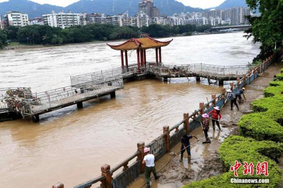 持續(xù)強(qiáng)降雨致福建地質(zhì)災(zāi)害頻發(fā) 武平山體滑坡多車被掩埋