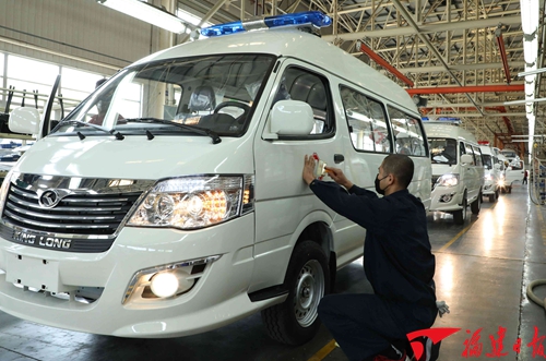 金龍客車趕工100臺負(fù)壓救護(hù)車 為疫情防控提供緊急支援