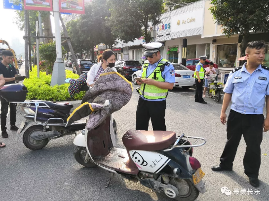 我區(qū)交通秩序整治初顯成效獲市民點贊！