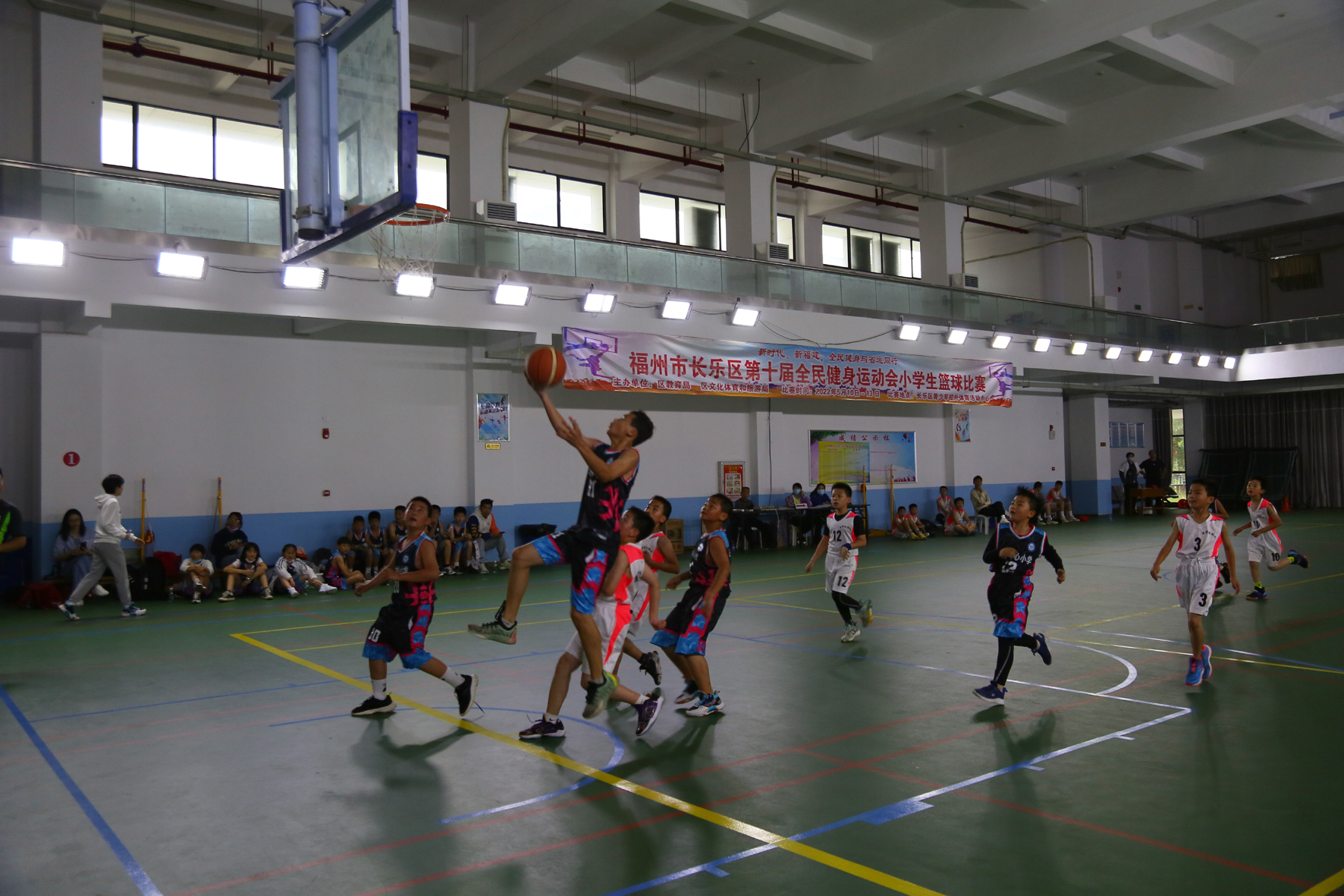 青少年校外體育活動中心舉行第十屆全民健身運(yùn)動會小學(xué)生籃球比賽