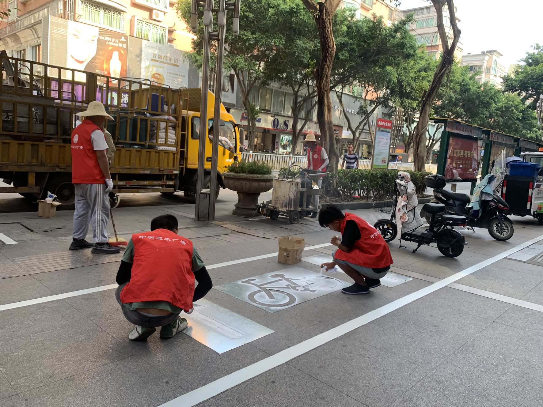 規(guī)范“兩車”停放 讓文明隨時(shí)在“線”