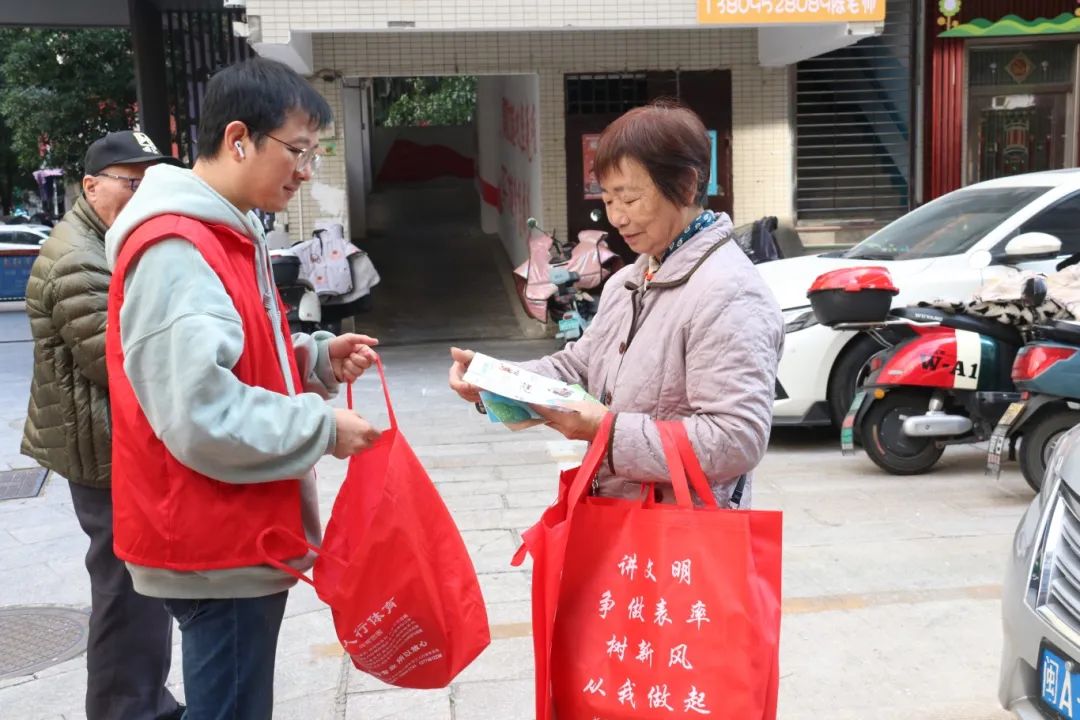 有滋有味,！“文明大篷車”開(kāi)到“家門口”