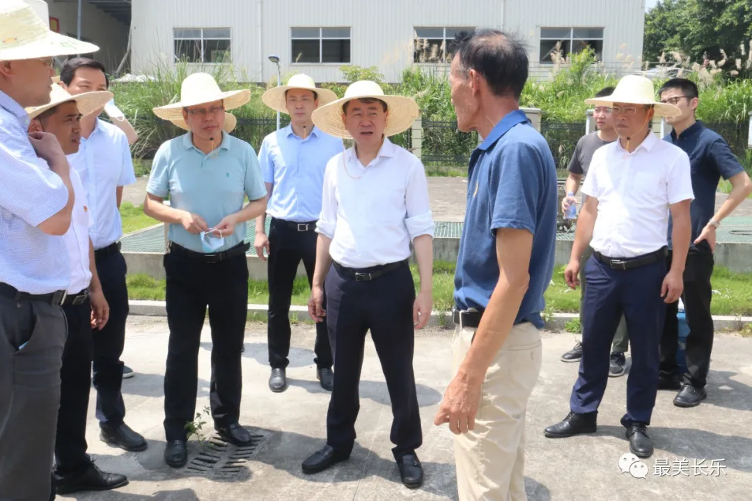 區(qū)領(lǐng)導(dǎo)開展“河長日”巡河活動(dòng)