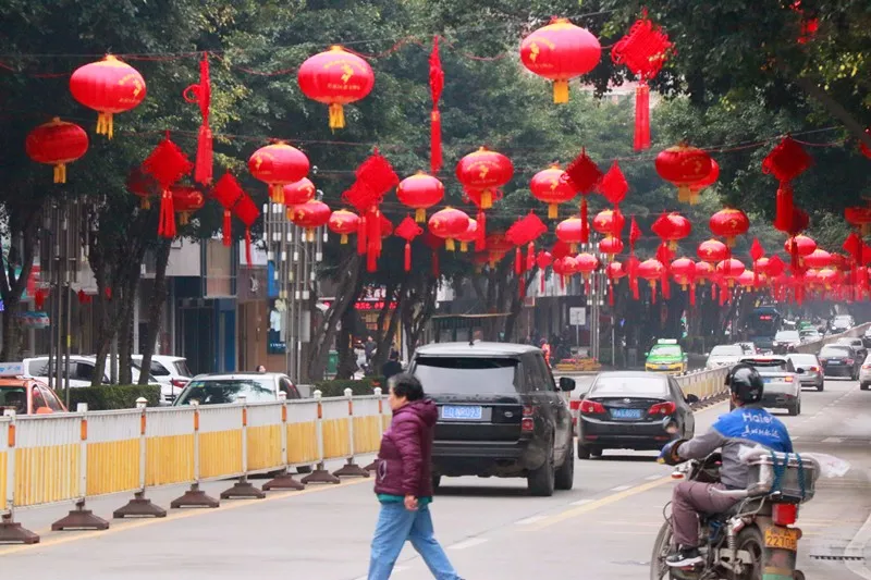 【紅紅火火過大年】燈籠高掛,，年味已濃，長樂等您回家過大年~