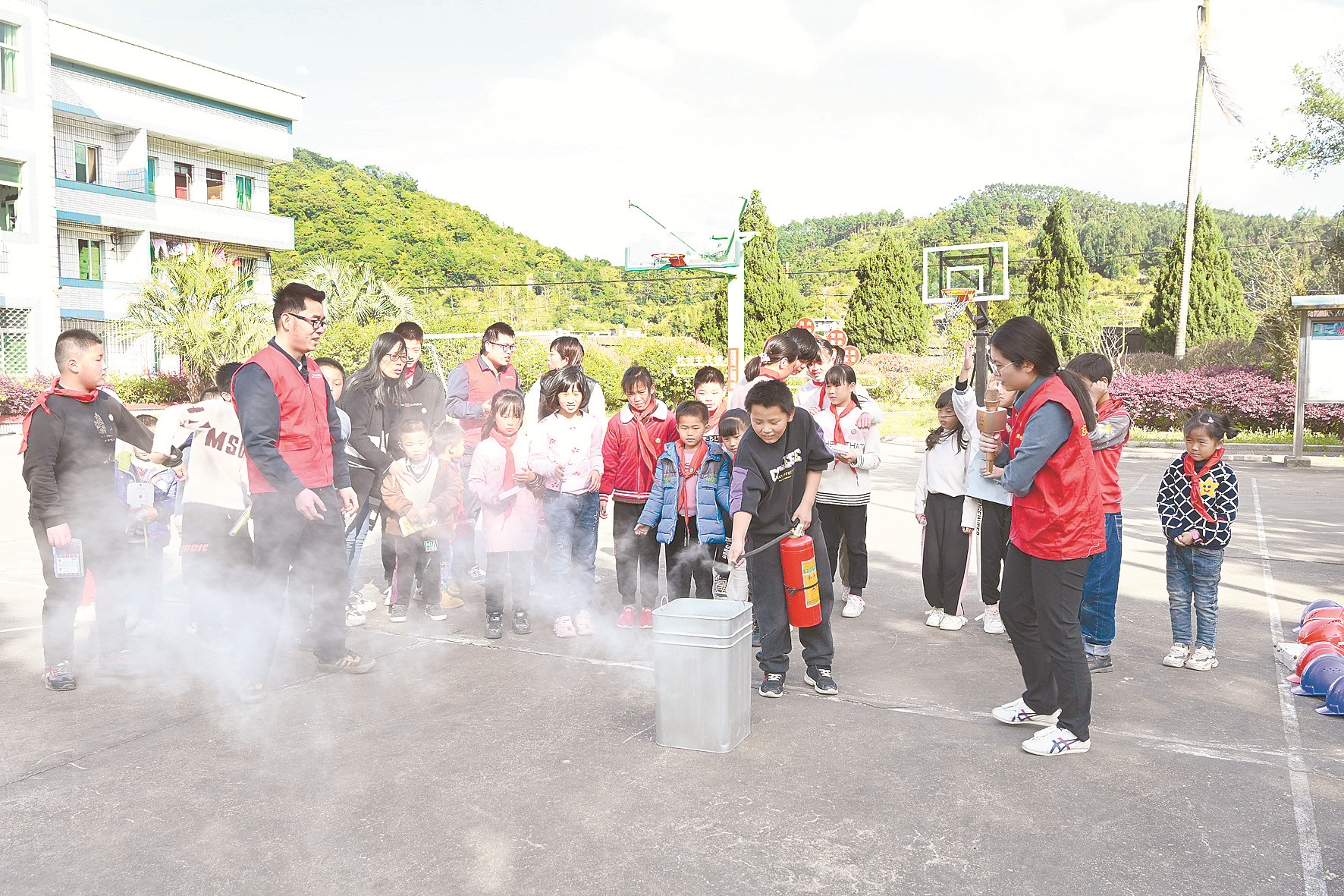  “青苗計劃”進希望小學(xué) 安全知識伴師生同行