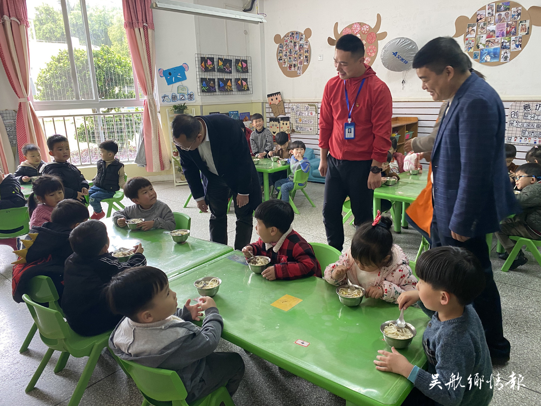 愛心企業(yè)向潭頭中心幼兒園捐贈教學(xué)設(shè)施設(shè)備