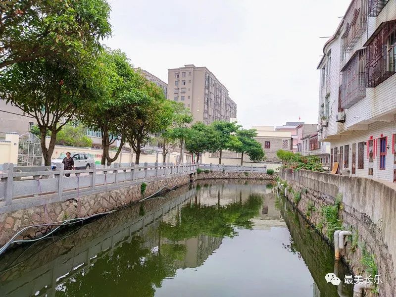 建在公園里的首峰村,，在這里生活真讓人羨慕！