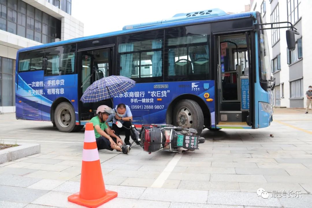 閩運(yùn)集團(tuán)2021年公交車交通事故應(yīng)急處置聯(lián)合演練在我區(qū)舉行