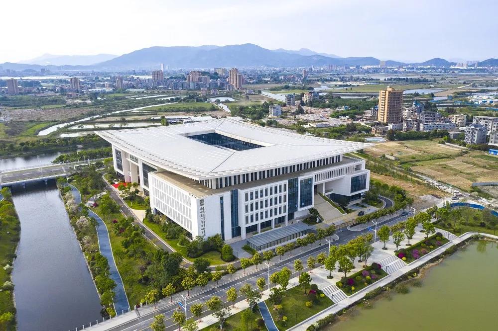 大東湖畔起新城 精彩蝶變綻繽紛 ——濱海新城四年多時(shí)光造就沉甸甸成績(jī)單