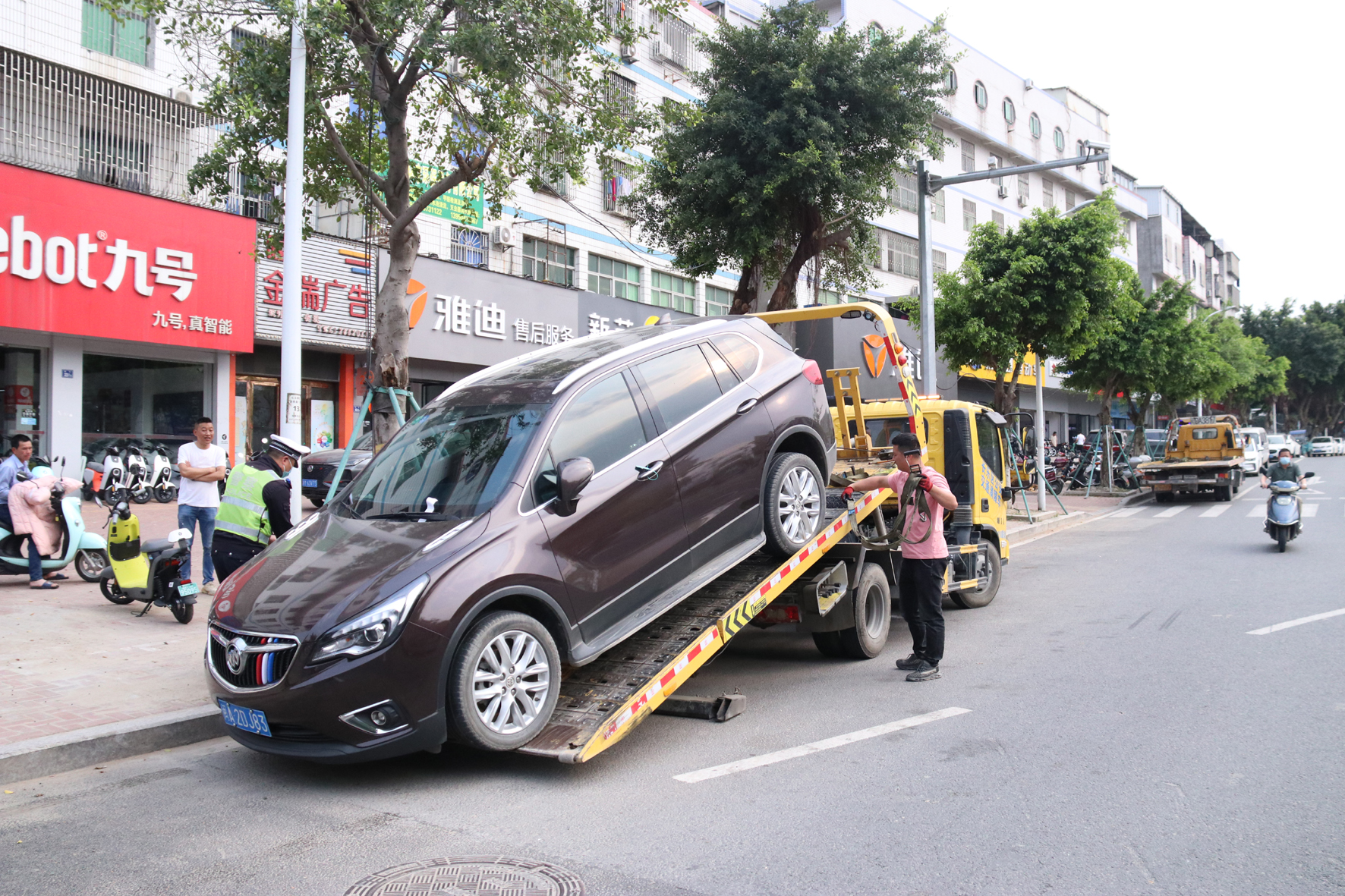 “花式”違停車(chē)輛，查,！