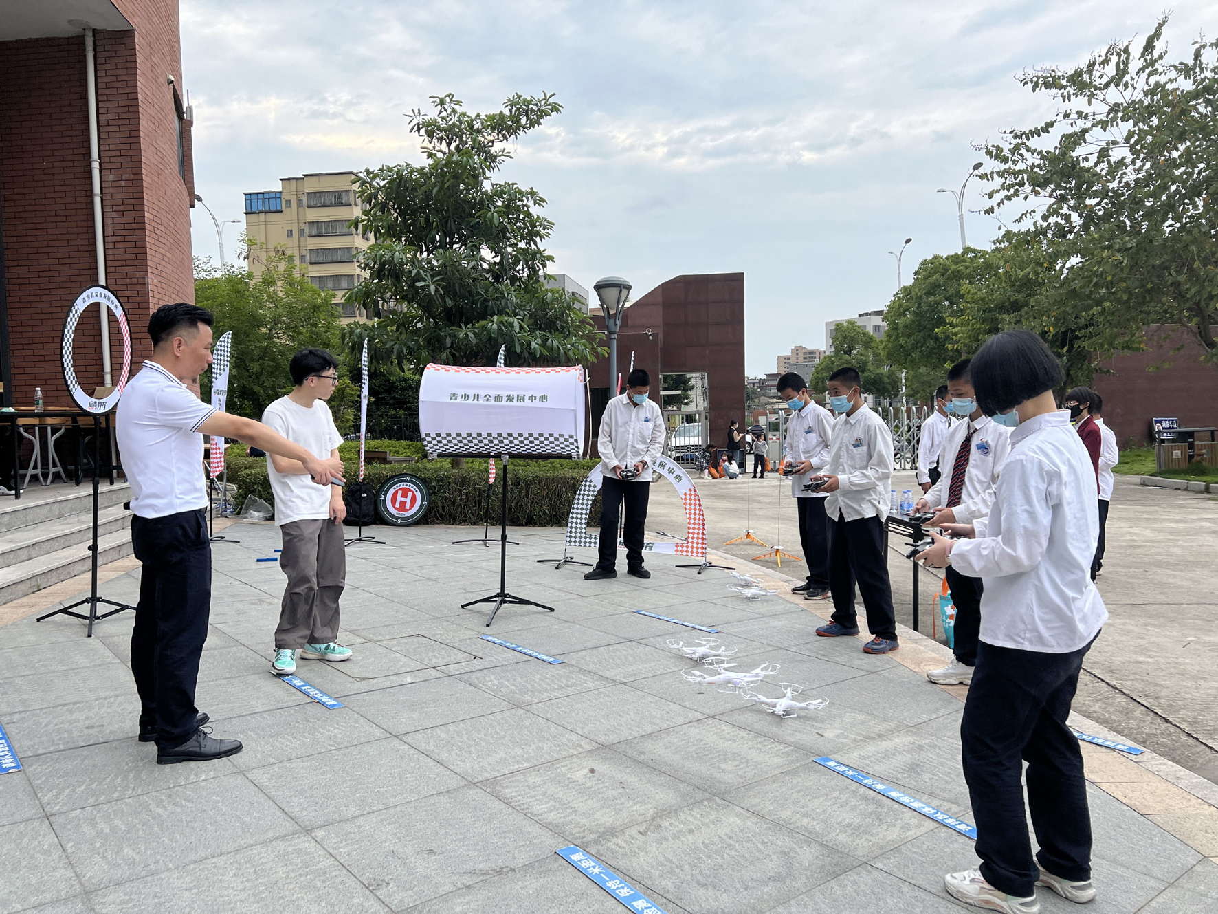 讓學生“零距離”感受科技魅力