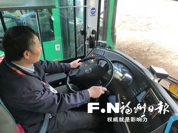 福州公交配了這些“神器”　想不好好開(kāi)車(chē)都難