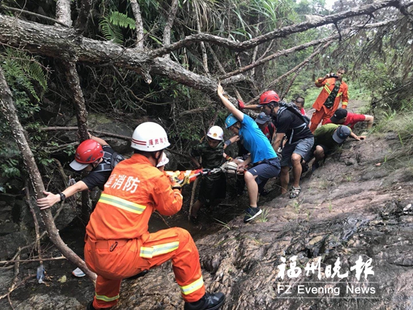 福州一男子在鼓山情人谷受傷　多方力量參與救援