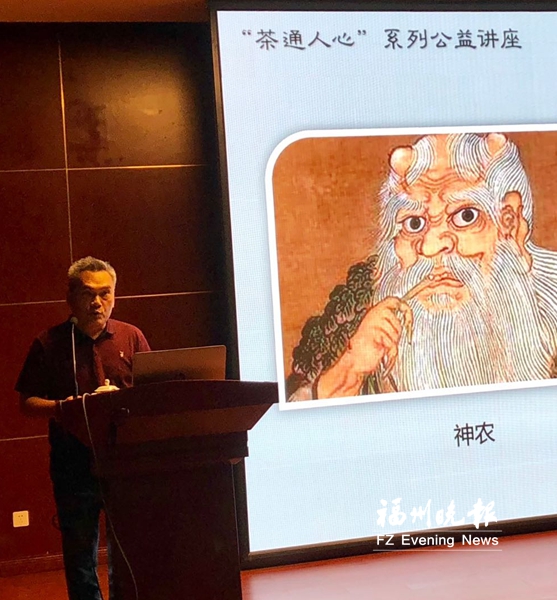 茶學(xué)專家?guī)忻瘛巴庑锌撮T道” 講述“白茶江湖”