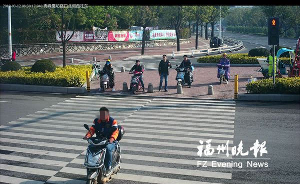 福州交警曝光闖紅燈10人 要罰款還將“上門通報”