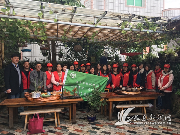 航城司法所開展“我愛我家 美麗庭院 巾幗先行”志愿者服務活動圖片1.jpg